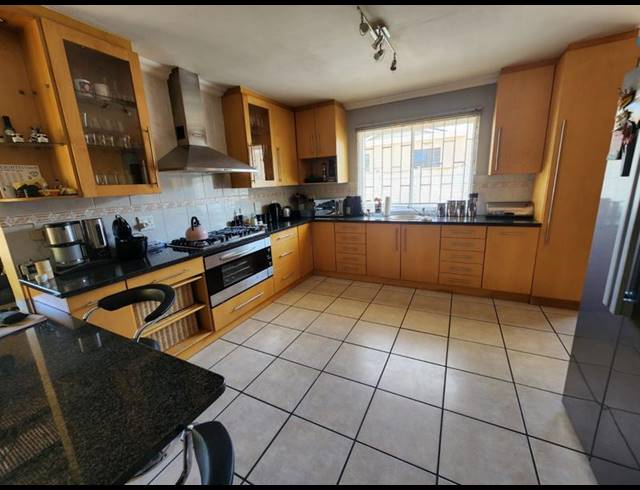 4 BEDROOM HOUSE FOR SALE IN PANORAMA